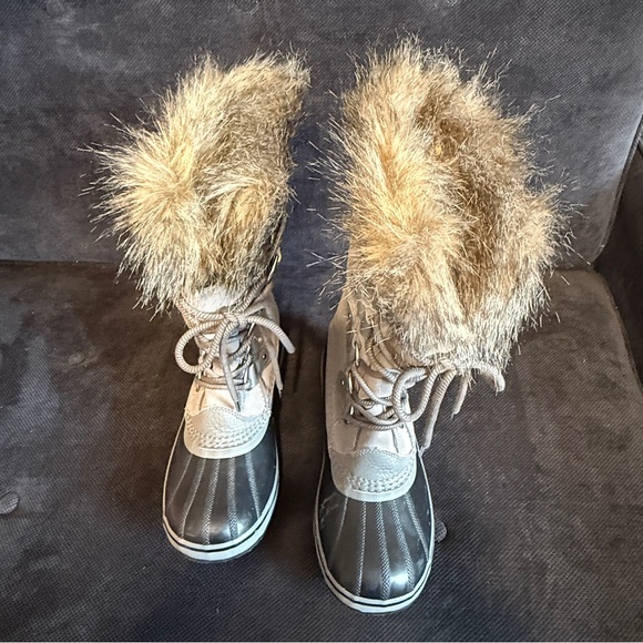 NWOT Women's Gray Joan of Arctic Waterproof winter boots. - Picture 5 of 10